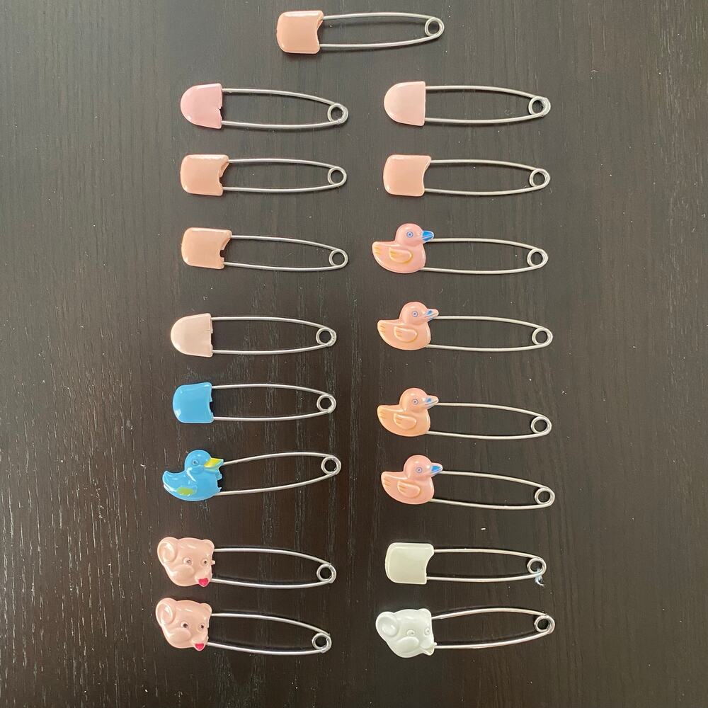 Vintage Diaper Pins Pigs Ducks 17 Pieces Pink Blue White Plain Safety Animals